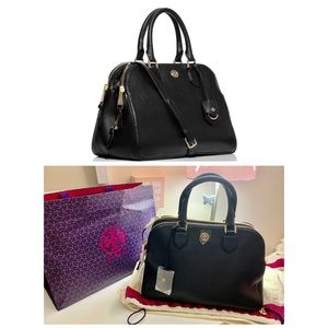 Tory Burch this Robinson satchel  zip compartments